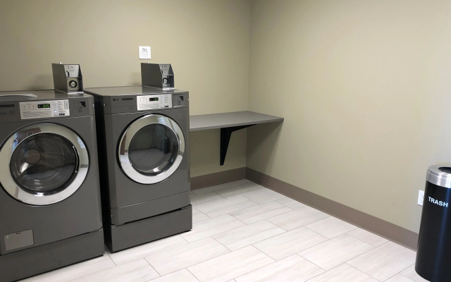 photo 4 of Holiday Inn Express & Suites Springfield North by IHG
