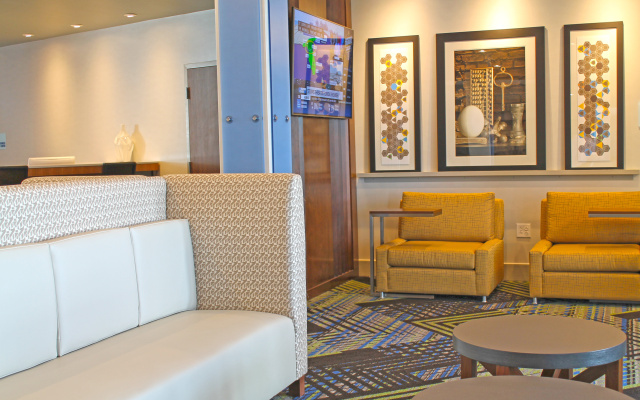 photo 2 of Holiday Inn Express & Suites St. Louis South - I-55 by IHG