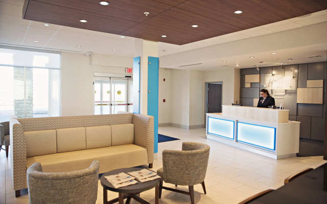 photo 2 of Holiday Inn Express & Suites Sterling by IHG