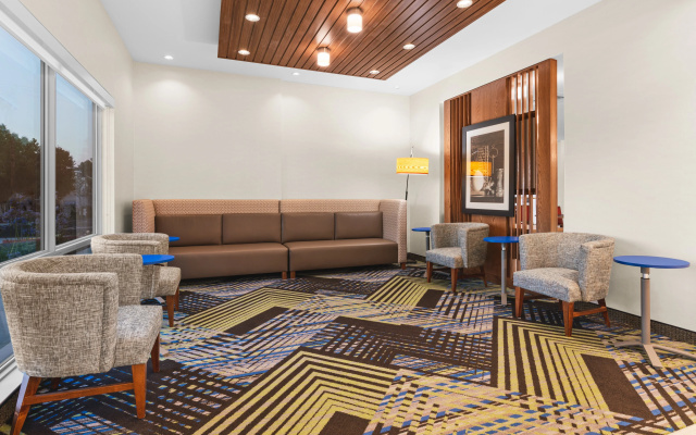 photo 2 of Holiday Inn Express & Suites Suisun City by IHG