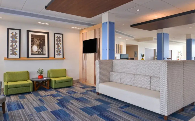 photo 2 of Holiday Inn Express & Suites Trinity
