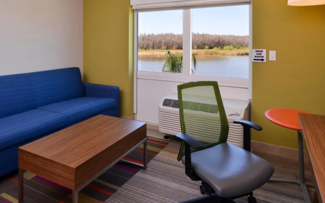 photo 3 of Holiday Inn Express & Suites Trinity