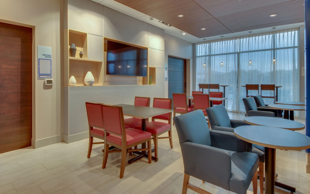 photo 3 of Holiday Inn Express & Suites Union City by IHG