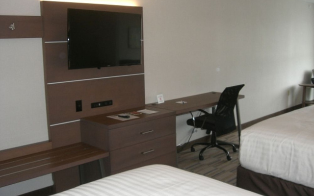 photo 2 of Holiday Inn Express & Suites Uniontown