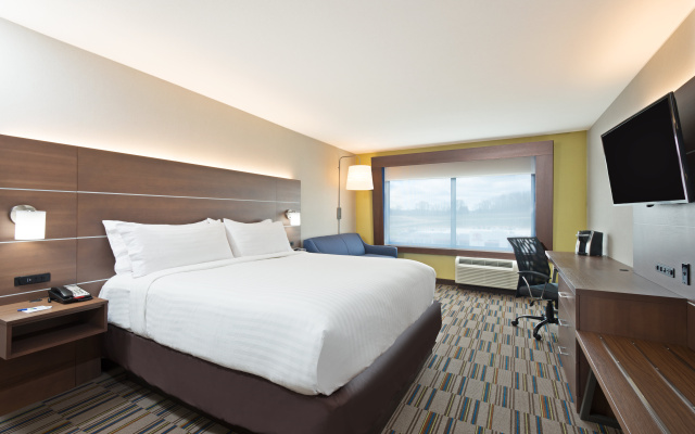 photo 3 of Holiday Inn Express & Suites Uniontown by IHG