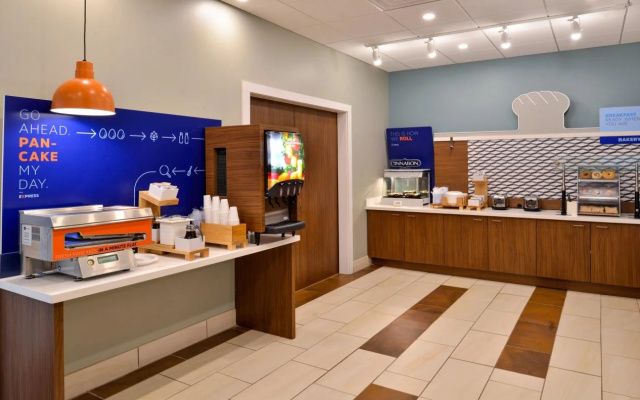 photo 2 of Holiday Inn Express & Suites West Melbourne, an IHG Hotel