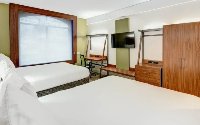 photo 3 of Holiday Inn Express & Suites Woodbridge
