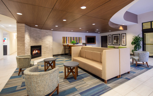 photo 2 of Holiday Inn Express Surprise by IHG