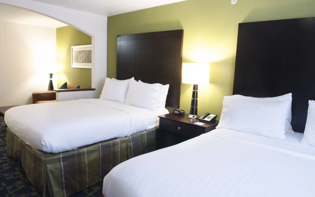photo 3 of Holiday Inn Express Urbandale Des Moines