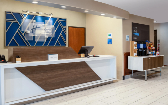 photo 2 of Holiday Inn Express Vancouver North - Salmon Creek by IHG