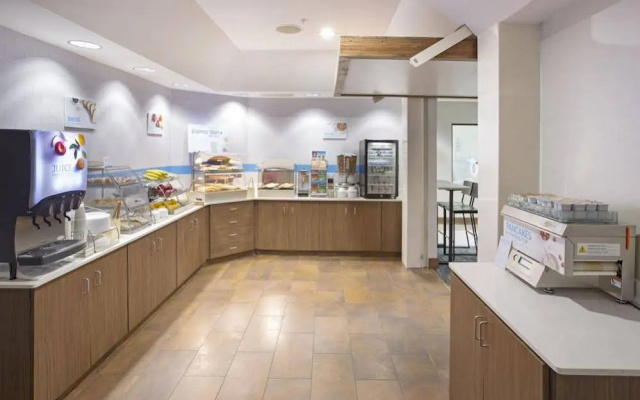 photo 5 of Holiday Inn Express Village West