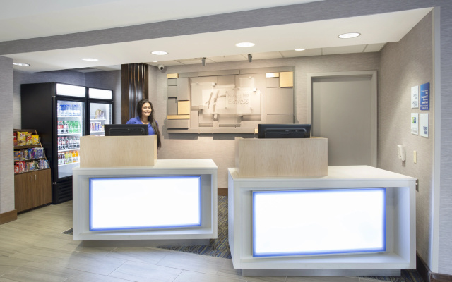 photo 2 of Holiday Inn Express Kansas City - at the Legends