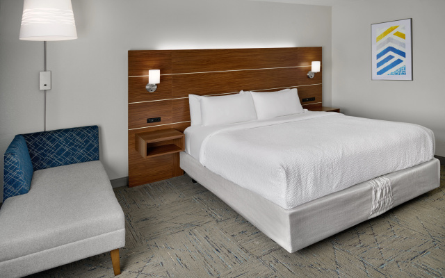 photo 4 of Holiday Inn Express Kansas City - at the Legends