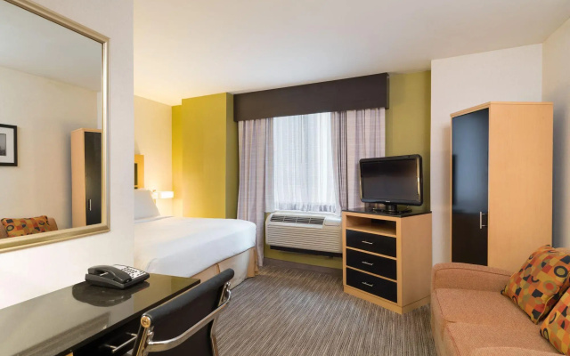 photo 3 of Holiday Inn Express New York City-Wall Street