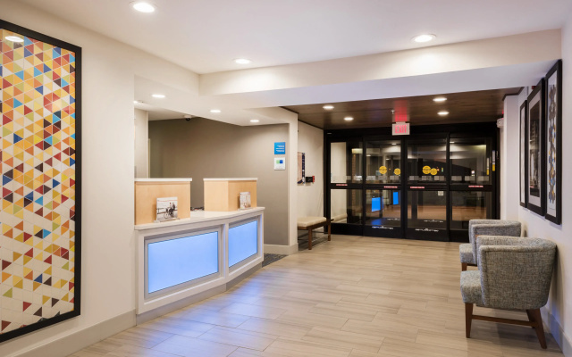 photo 3 of Holiday Inn Express Warrenton by IHG