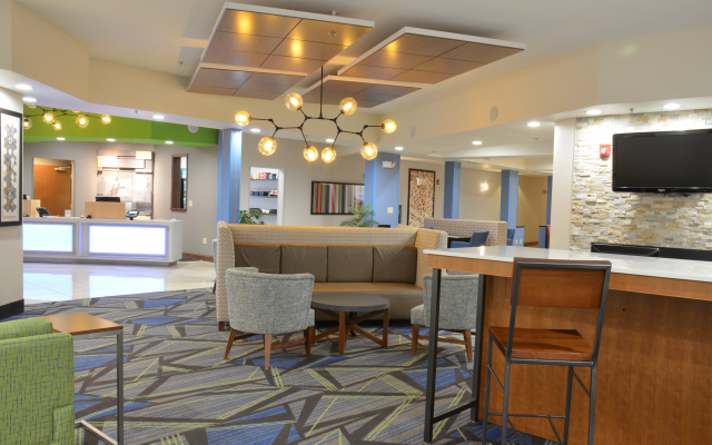 photo 2 of Holiday Inn Express Waterloo Cedar Falls by IHG