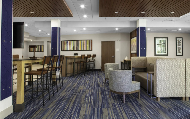 photo 2 of Holiday Inn Express Wells-Ogunquit-Kennebunk by IHG