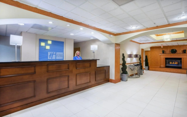 photo 2 of Holiday Inn Express Hotel & Suites Woodbridge by IHG