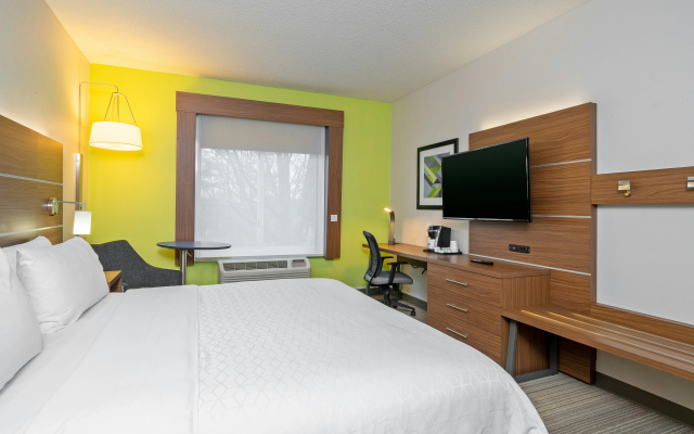 photo 3 of Holiday Inn Express Hotel & Suites Woodbridge by IHG