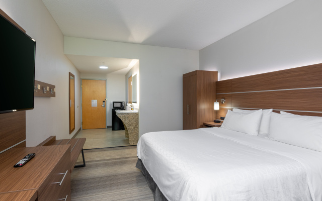 photo 5 of Holiday Inn Express Hotel & Suites Woodbridge by IHG