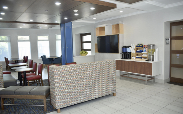 photo 2 of Holiday Inn Express® Windsor Sonoma Wine Country by IHG