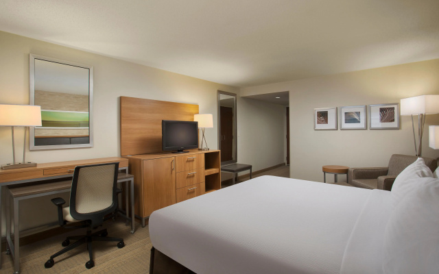 photo 4 of Holiday Inn Grand Rapids Airport by IHG