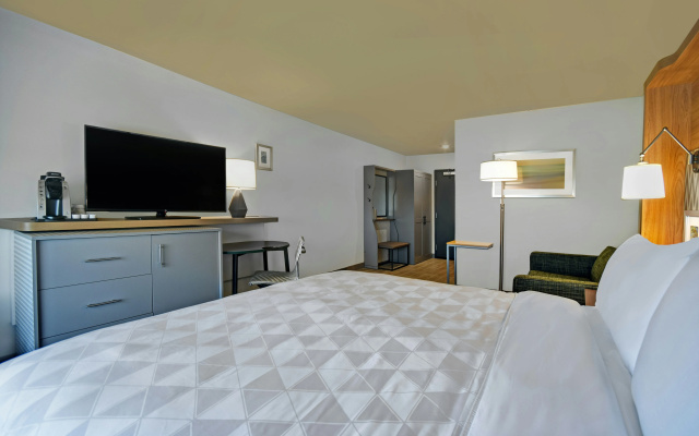 photo 4 of Holiday Inn Grand Rapids North - Walker by IHG