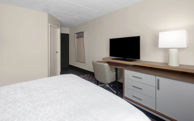 photo 3 of Holiday Inn Hasbrouck Heights-Meadowlands by IHG