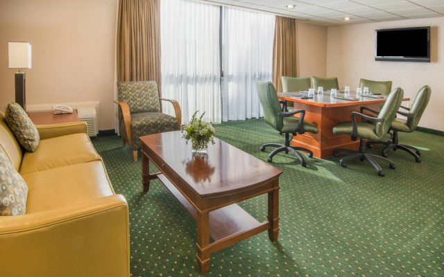 photo 5 of Holiday Inn Hotel & Suites Cincinnati - Eastgate by IHG