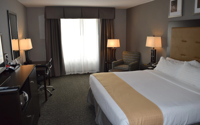 photo 3 of Holiday Inn Hotel & Suites East Peoria by IHG