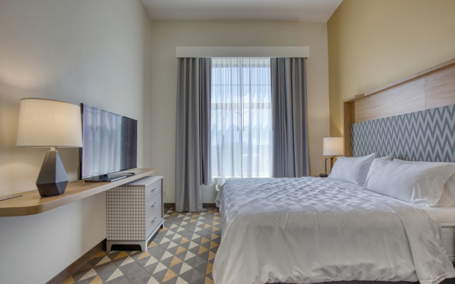 photo 3 of Holiday Inn Hotel & Suites Madison West - Middleton by IHG