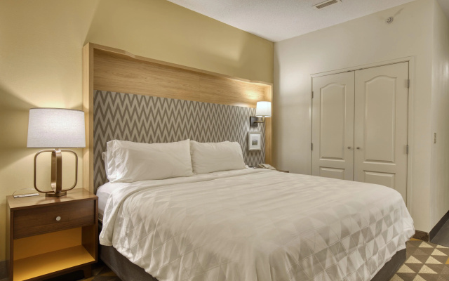 photo 4 of Holiday Inn Hotel & Suites Madison West - Middleton by IHG