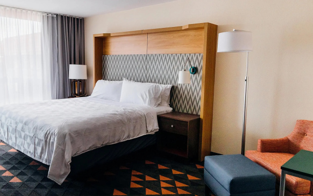 photo 2 of Holiday Inn Phoenix-Mesa/Chandler by IHG