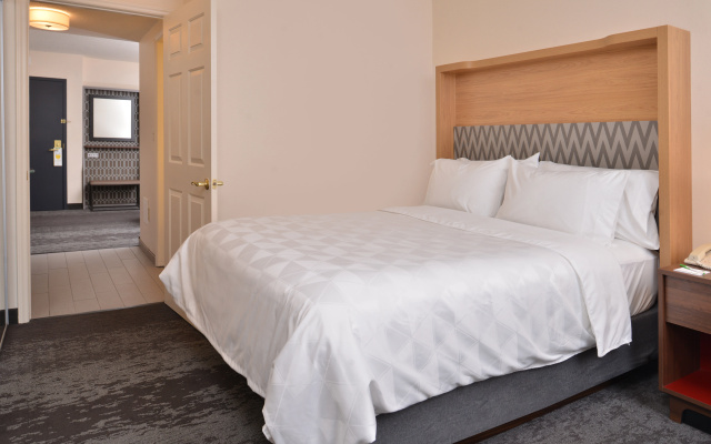 photo 4 of Holiday Inn Hotel & Suites Raleigh / Cary by IHG