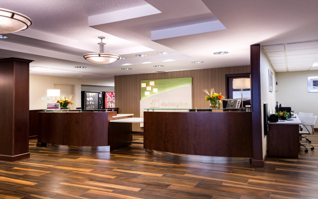 photo 2 of Holiday Inn Hotel & Suites Warren by IHG