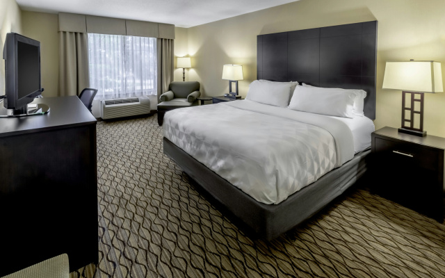 photo 4 of Holiday Inn Hotel & Suites-Milwaukee Airport by IHG