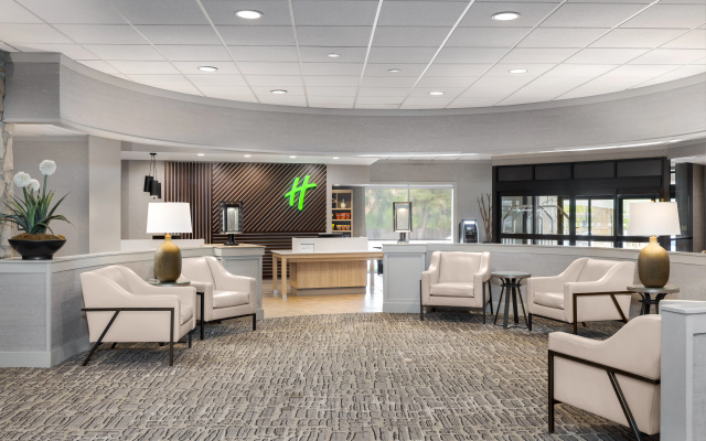 photo 2 of Holiday Inn Hotel And Suites Des Moines North