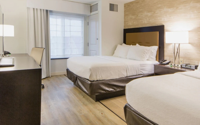 photo 5 of Holiday Inn & Suites Bloomington-Airport