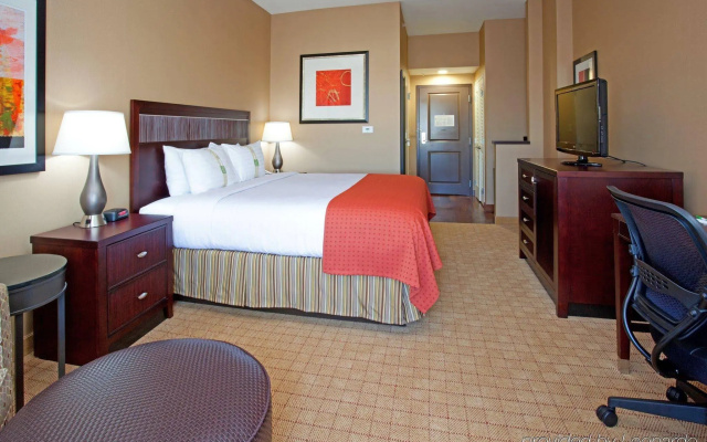 photo 3 of Holiday Inn & Suites Denver Airport