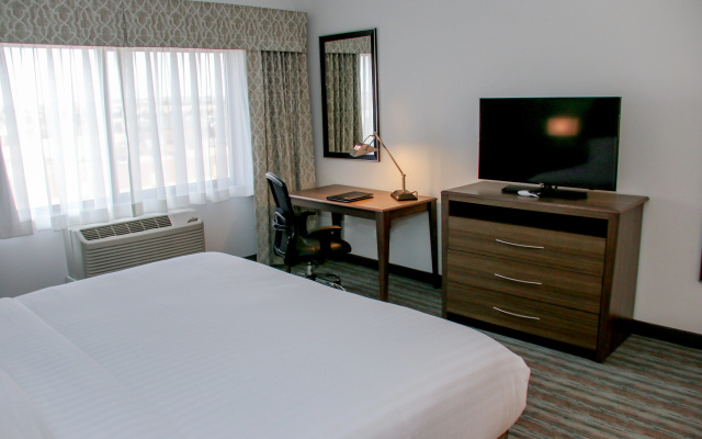 photo 3 of Holiday Inn & Suites Denver Tech Center-Centennial by IHG