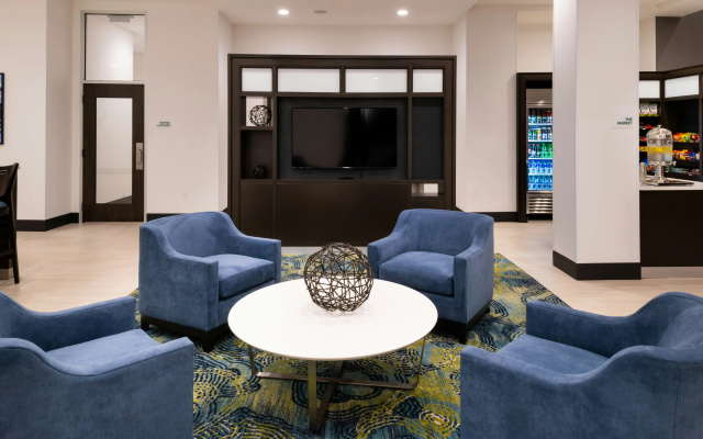 photo 2 of Holiday Inn & Suites Farmington Hills - Detroit NW by IHG