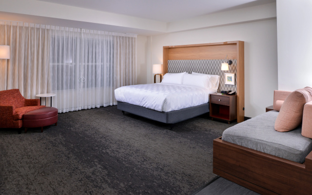 photo 5 of Holiday Inn & Suites Farmington Hills - Detroit NW by IHG