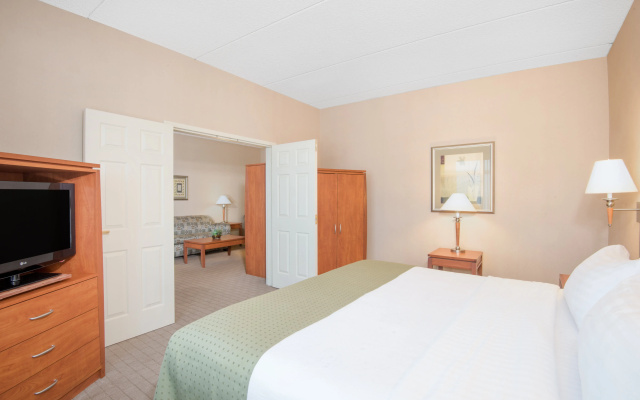 photo 3 of Holiday Inn & Suites Goodyear - West Phoenix Area by IHG