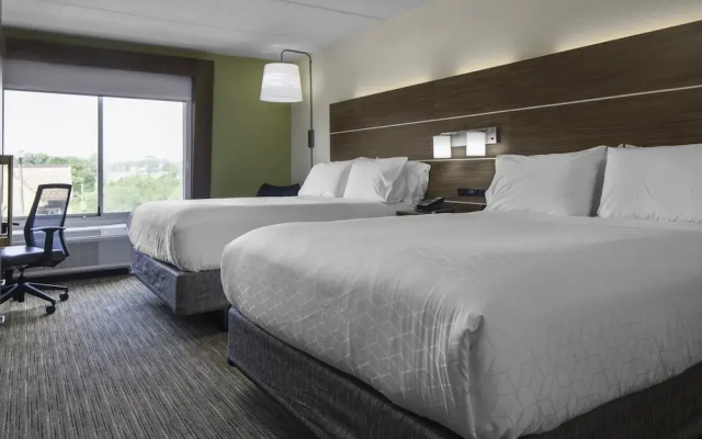 photo 2 of Holiday Inn Express North Myrtle Beach - Little River by IHG