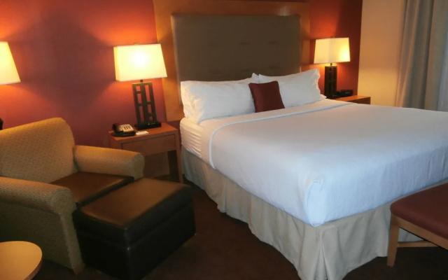 photo 4 of Holiday Inn & Suites Oakland Airport, An Ihg Hotel