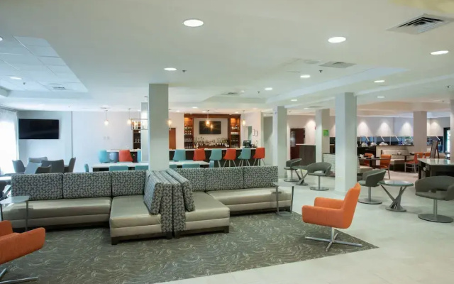 photo 2 of Holiday Inn Hotel & Suites Raleigh-Cary I-40 @Walnut St