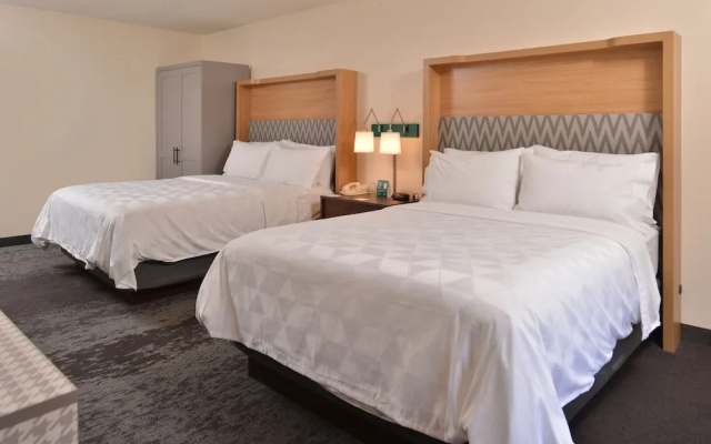 photo 4 of Holiday Inn Hotel & Suites Raleigh-Cary I-40 @Walnut St