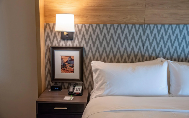 photo 4 of Holiday Inn & Suites Savannah Airport - Pooler by IHG
