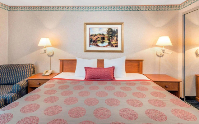 photo 4 of Holiday Inn Hotel & Suites Seattle-kent