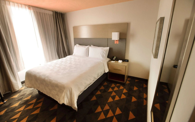 photo 3 of Wyndham Houston Hobby Airport